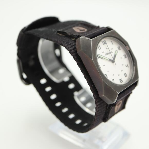 Nixon The Scout Mens Watch 35mm Silver Dial Black Nylon Strap with New Battery - Picture 9 of 15